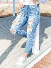 Distressed Skinny Jeans Light OutfitFlow