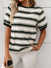 Contrast Striped Round Neck Short Sleeve T-Shirt Black OutfitFlow