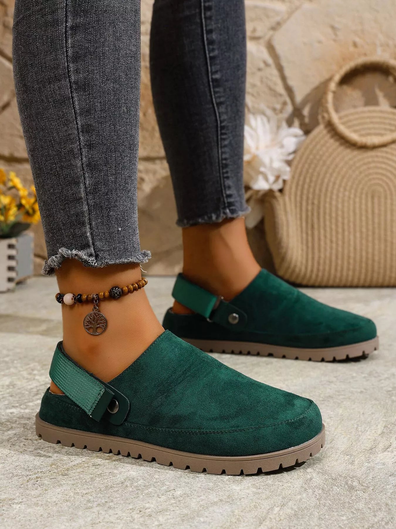 Round Toe Flats Slip-Ons OutfitFlow