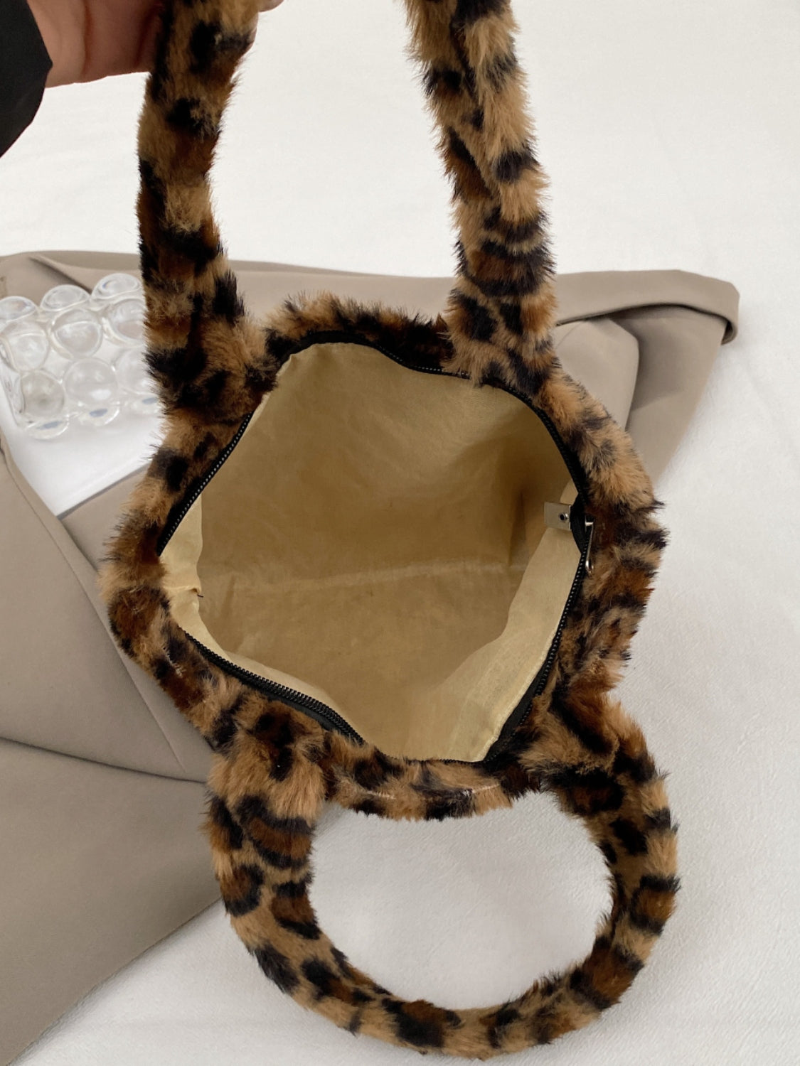 Outfit Flow - Leopard Fluff Handbag with Zip