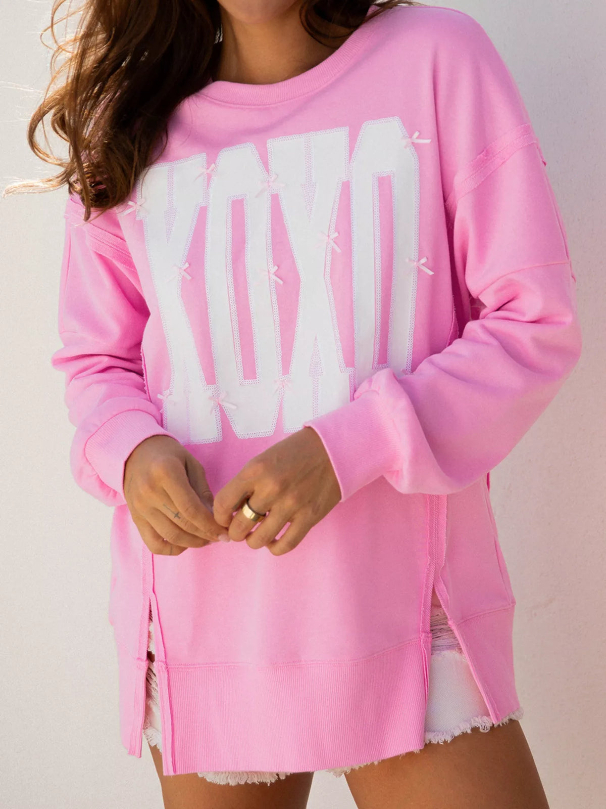 Sequin XOXO Letter Graphic Exposed Seam Baggy Sweatshirt Pink OutfitFlow