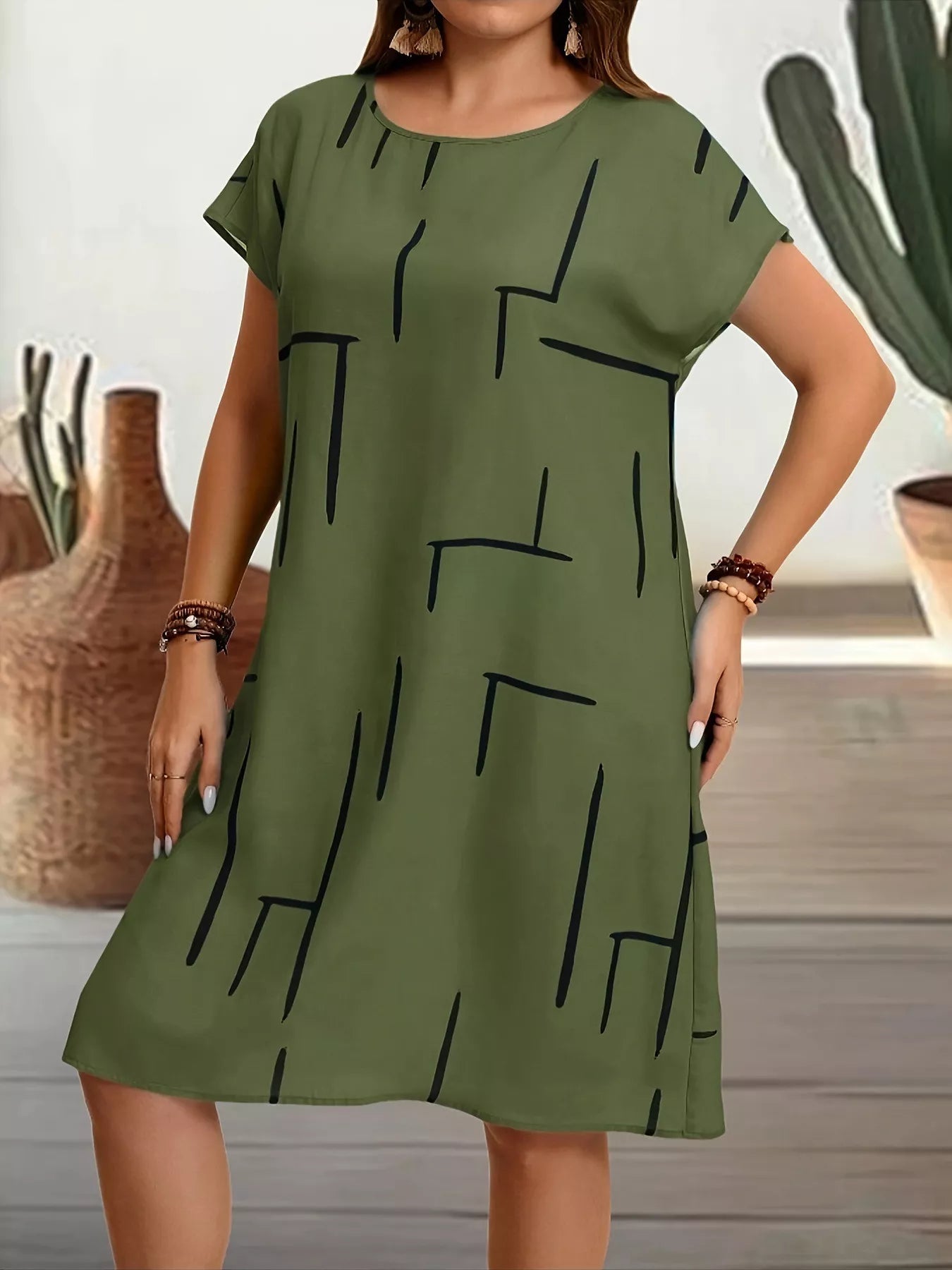 Plus Size Round Neck Short Sleeve Dress OutfitFlow
