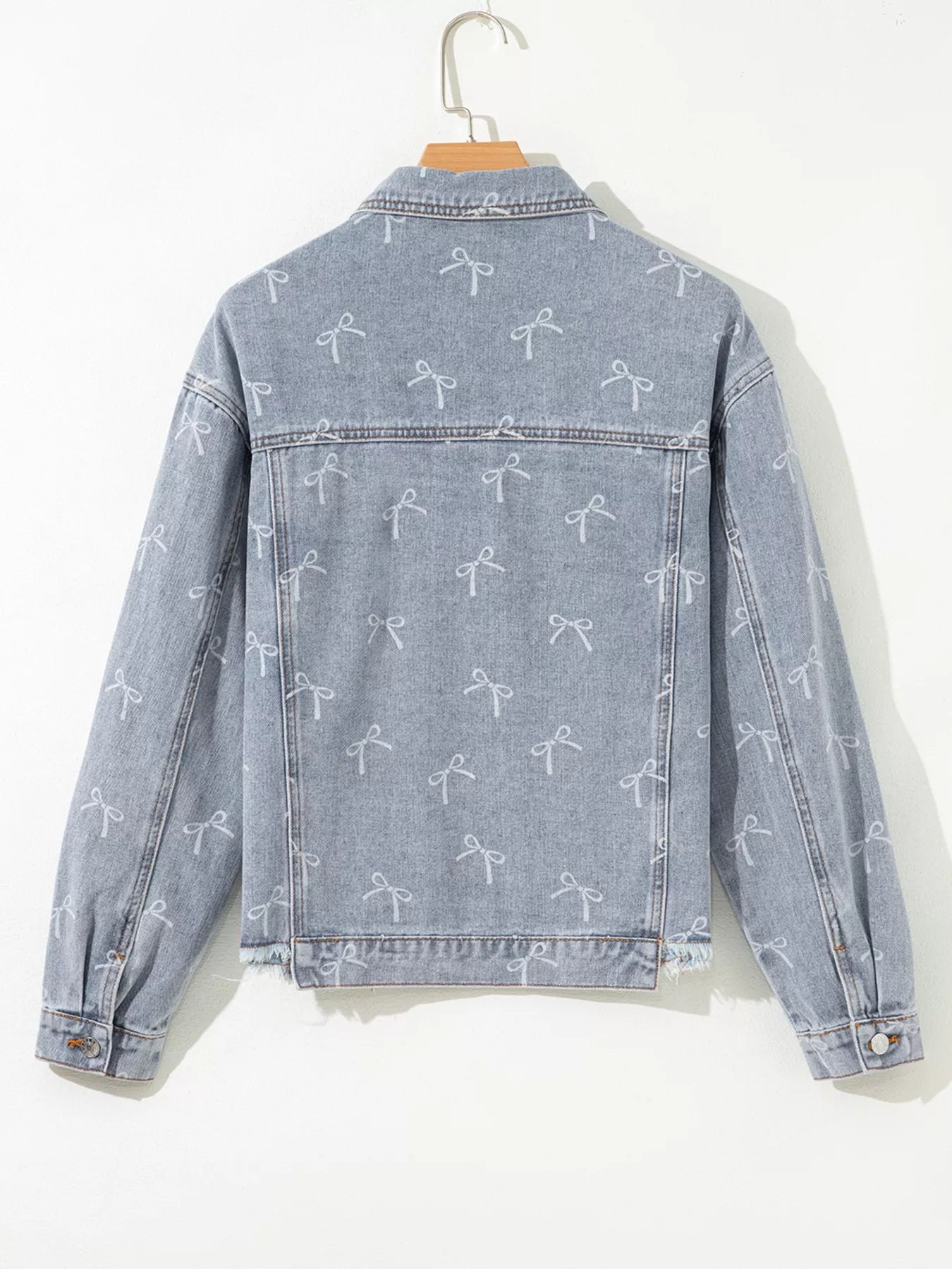 Bow Knot Print Light Wash Raw Hem Denim Jacket OutfitFlow