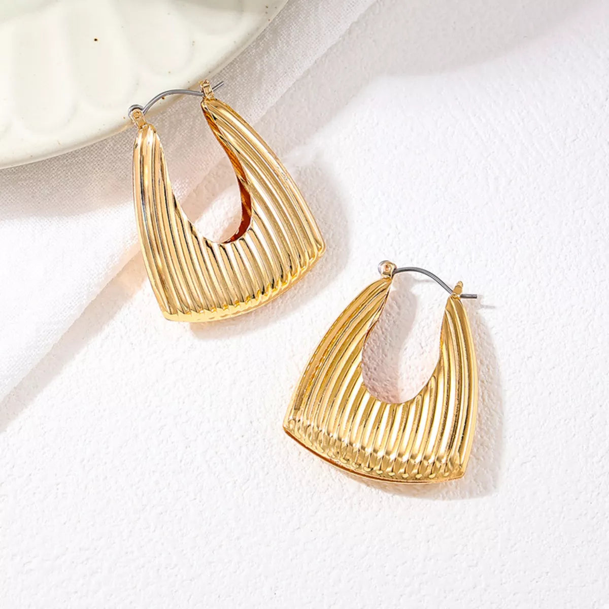 18K Gold-Plated Alloy Ribbed Triangular Hoop Earrings Golden onesize OutfitFlow