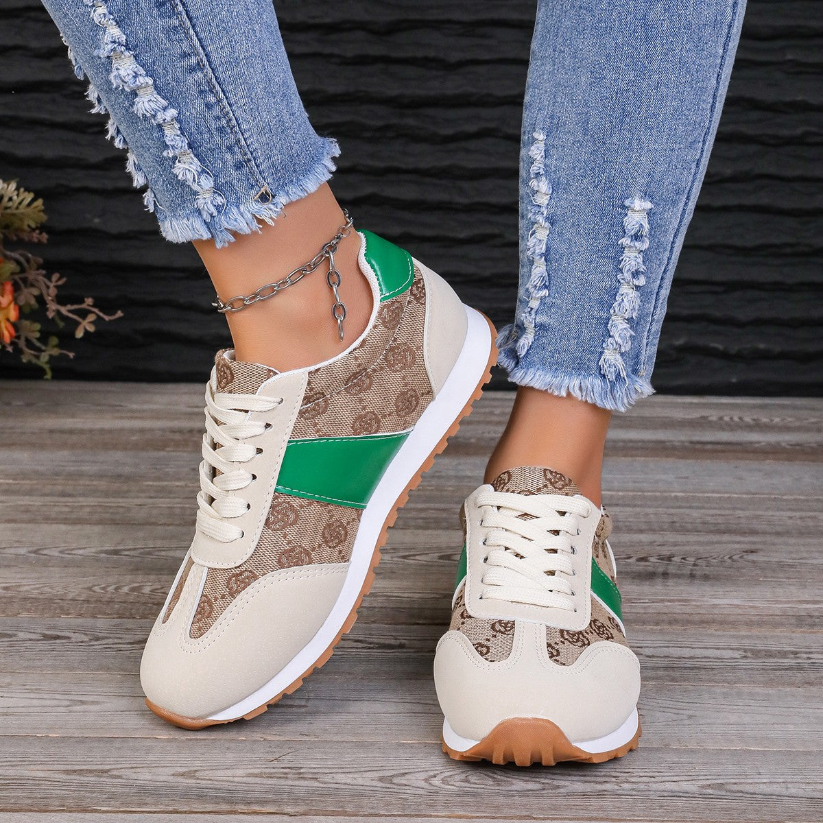 Outfit Flow - Contrast Round Toe Flat Sneakers