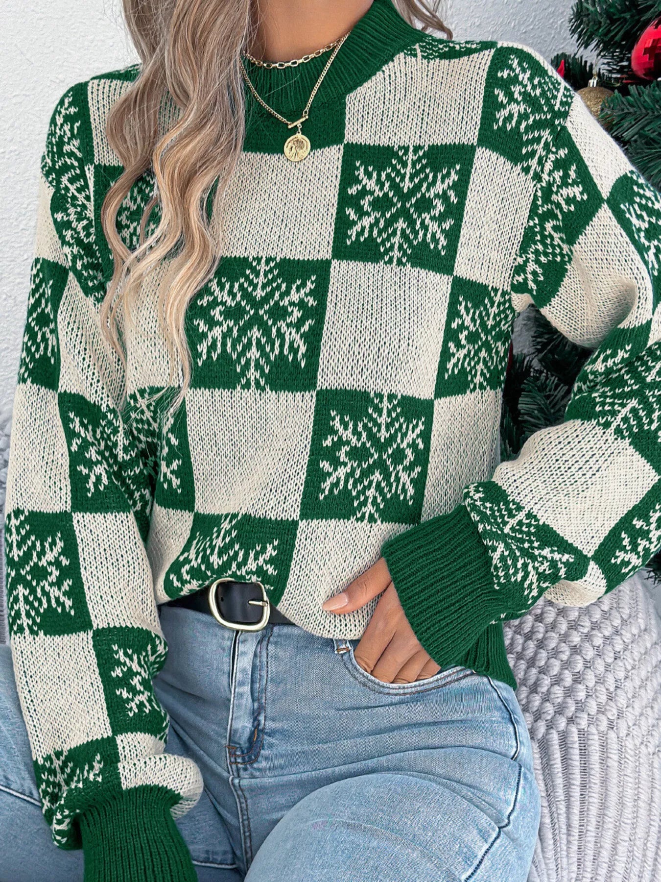 Christmas Snowflake Checkered Round Neck Sweater Green OutfitFlow