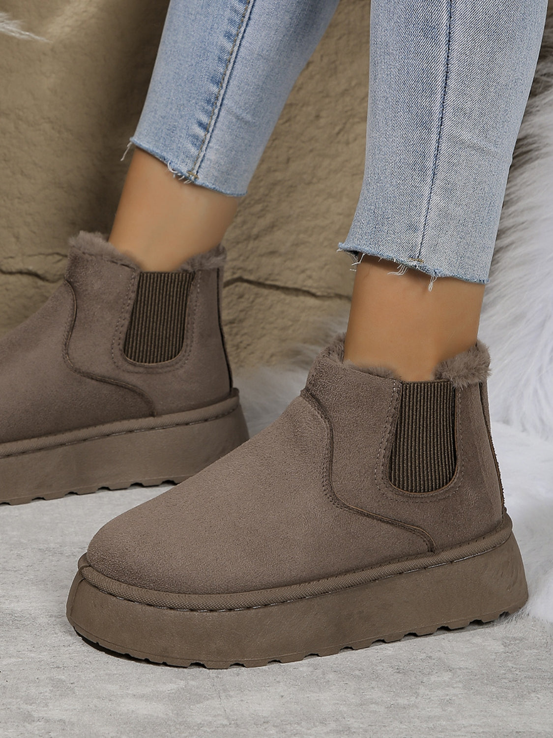 Outfit Flow - Suede Round Toe Platform Boots