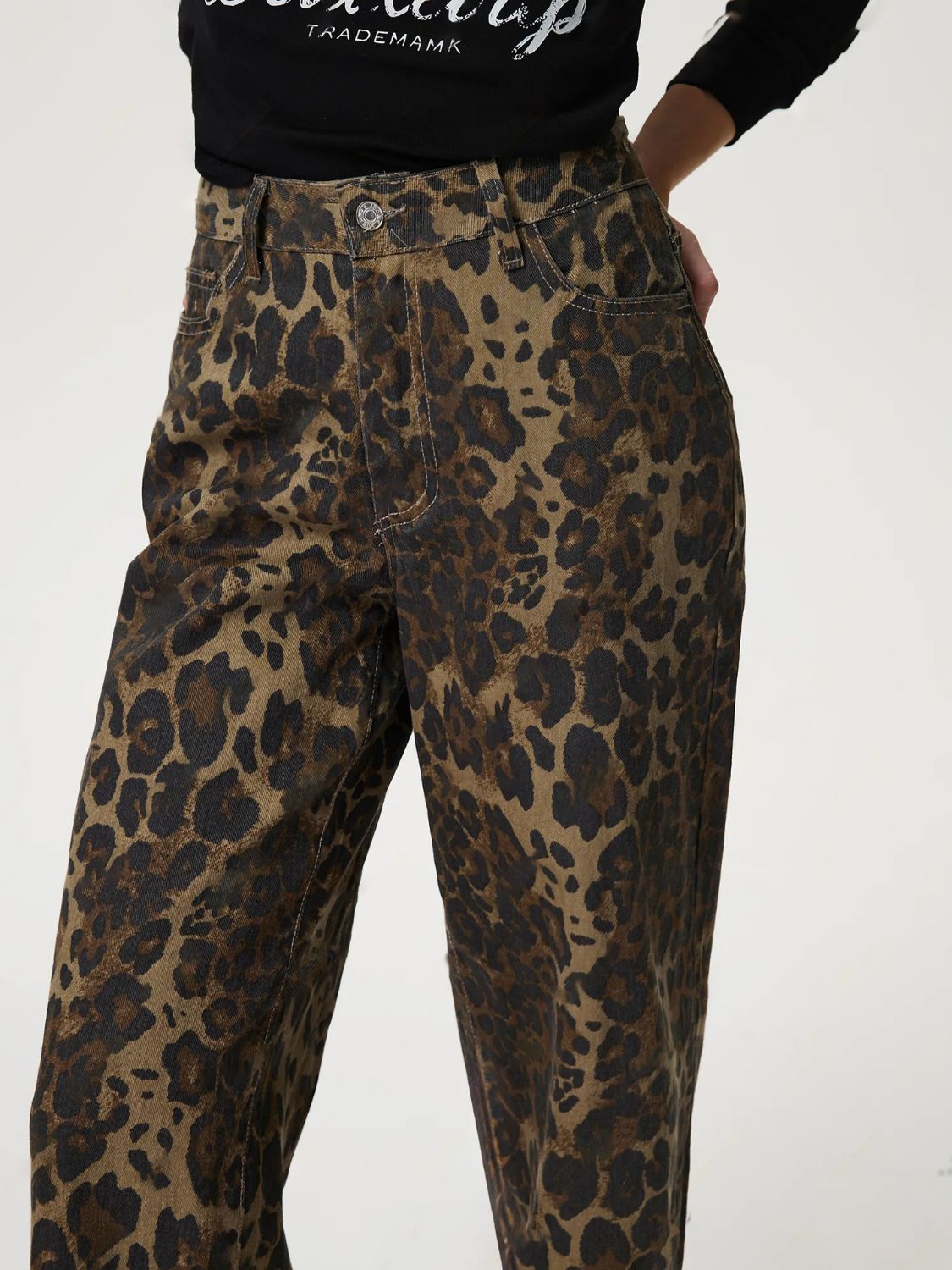 Outfit Flow - Leopard Straight Jeans with Pockets