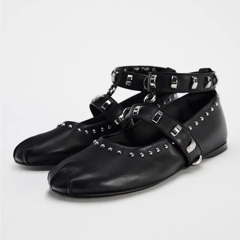 Round Toe Flats Slip-Ons Black OutfitFlow