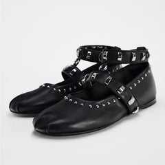 Round Toe Flats Slip-Ons Black OutfitFlow