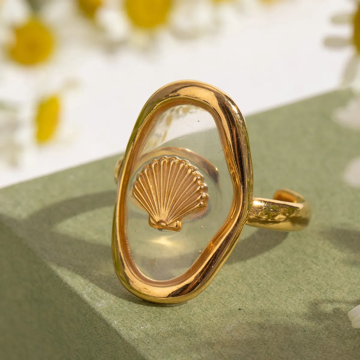 18K Gold-Plated Shell Pattern Mother of Pearl Ring OutfitFlow