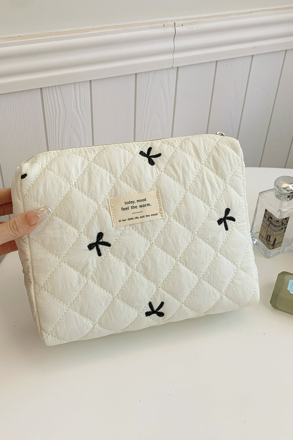 Outfit Flow - Bow Embroidered Quilted Storage Bag