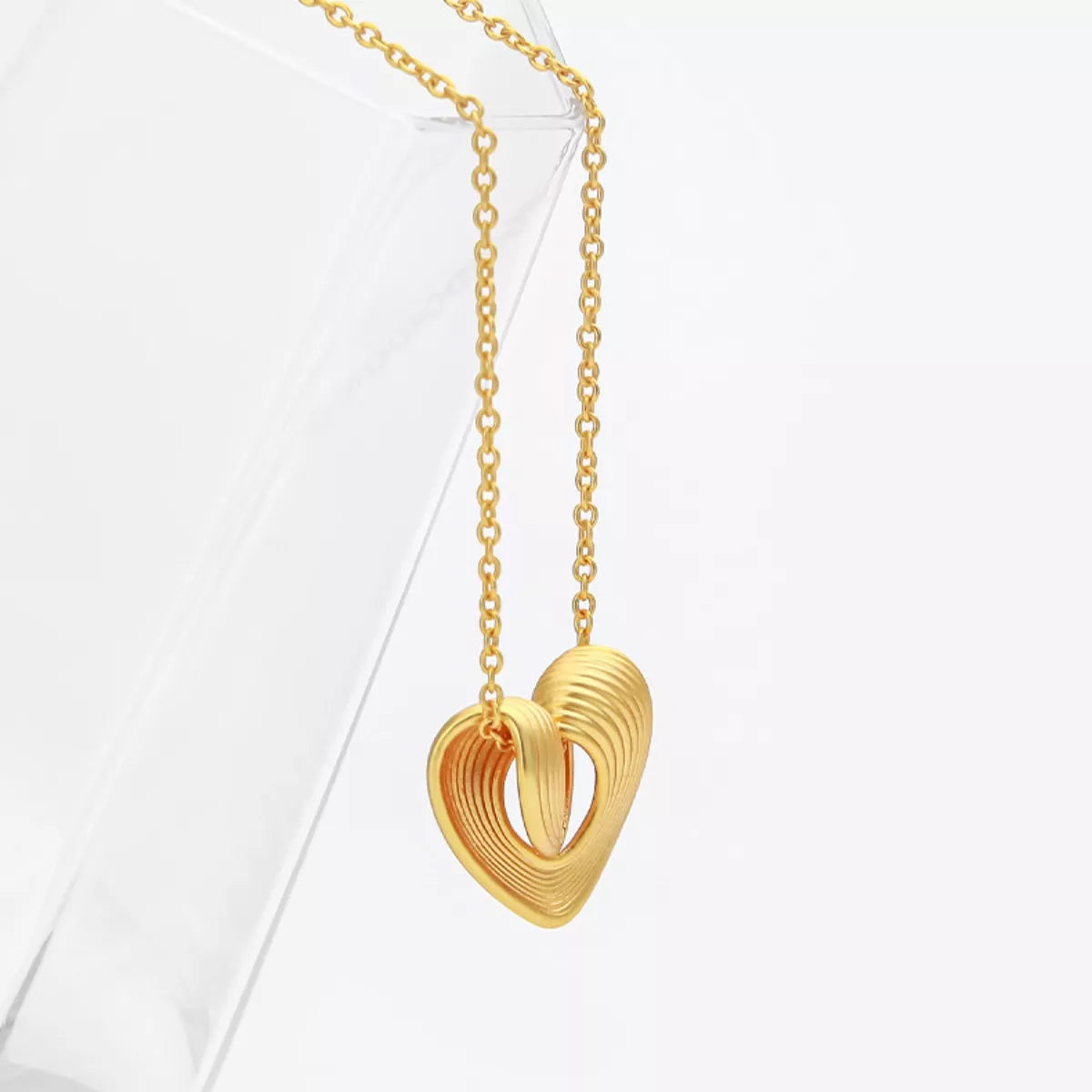 18K Gold-Plated Heart Pendant Necklace OutfitFlow