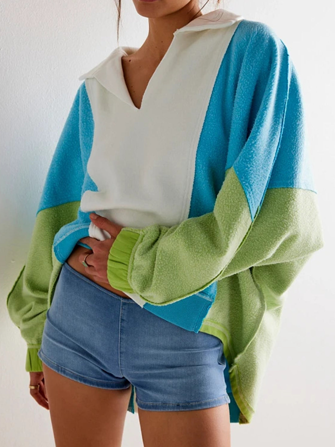 Outfit Flow - High-Low Exposed Seam Contrast Long Sleeve Sweatshirt