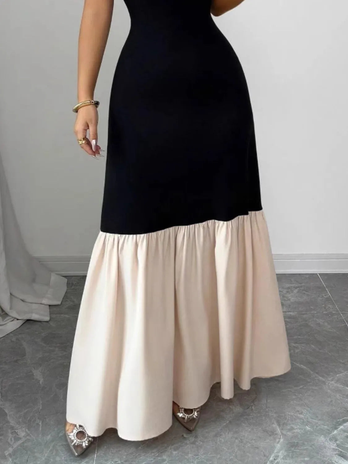 Two-Tone Spaghetti Strap Maxi Dress OutfitFlow