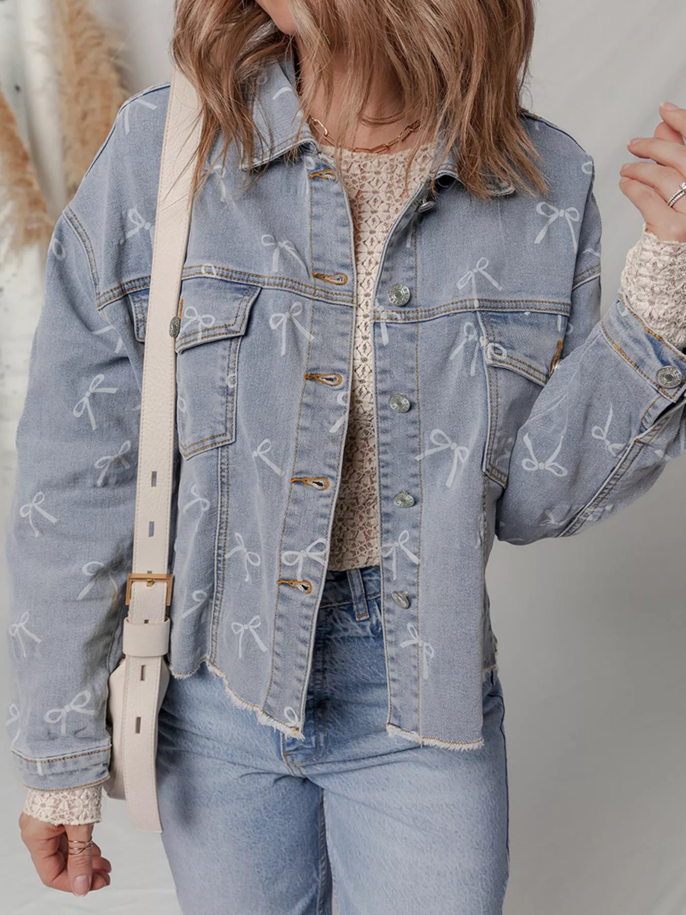 Bow Knot Print Light Wash Raw Hem Denim Jacket OutfitFlow
