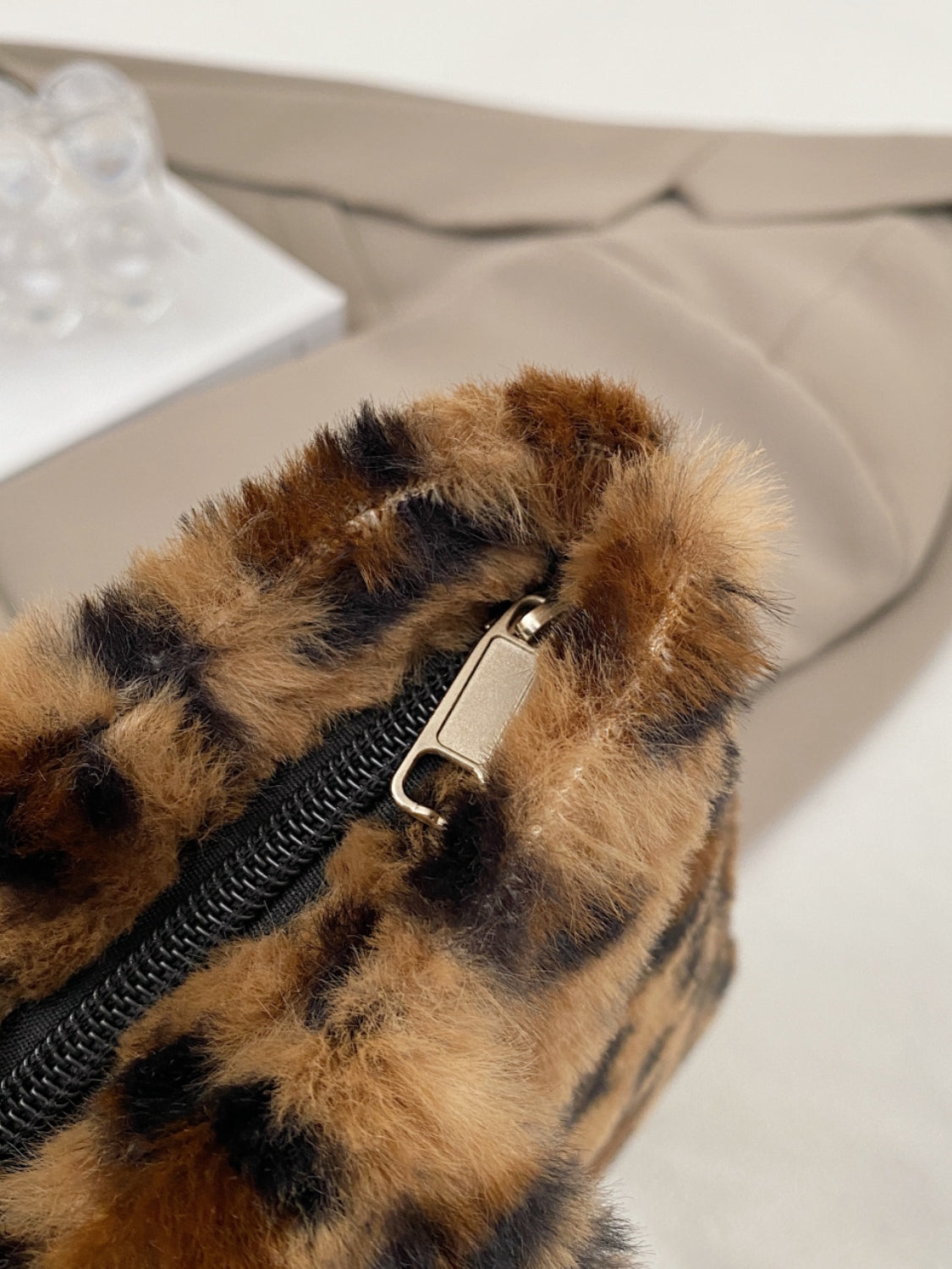 Outfit Flow - Leopard Fluff Handbag with Zip