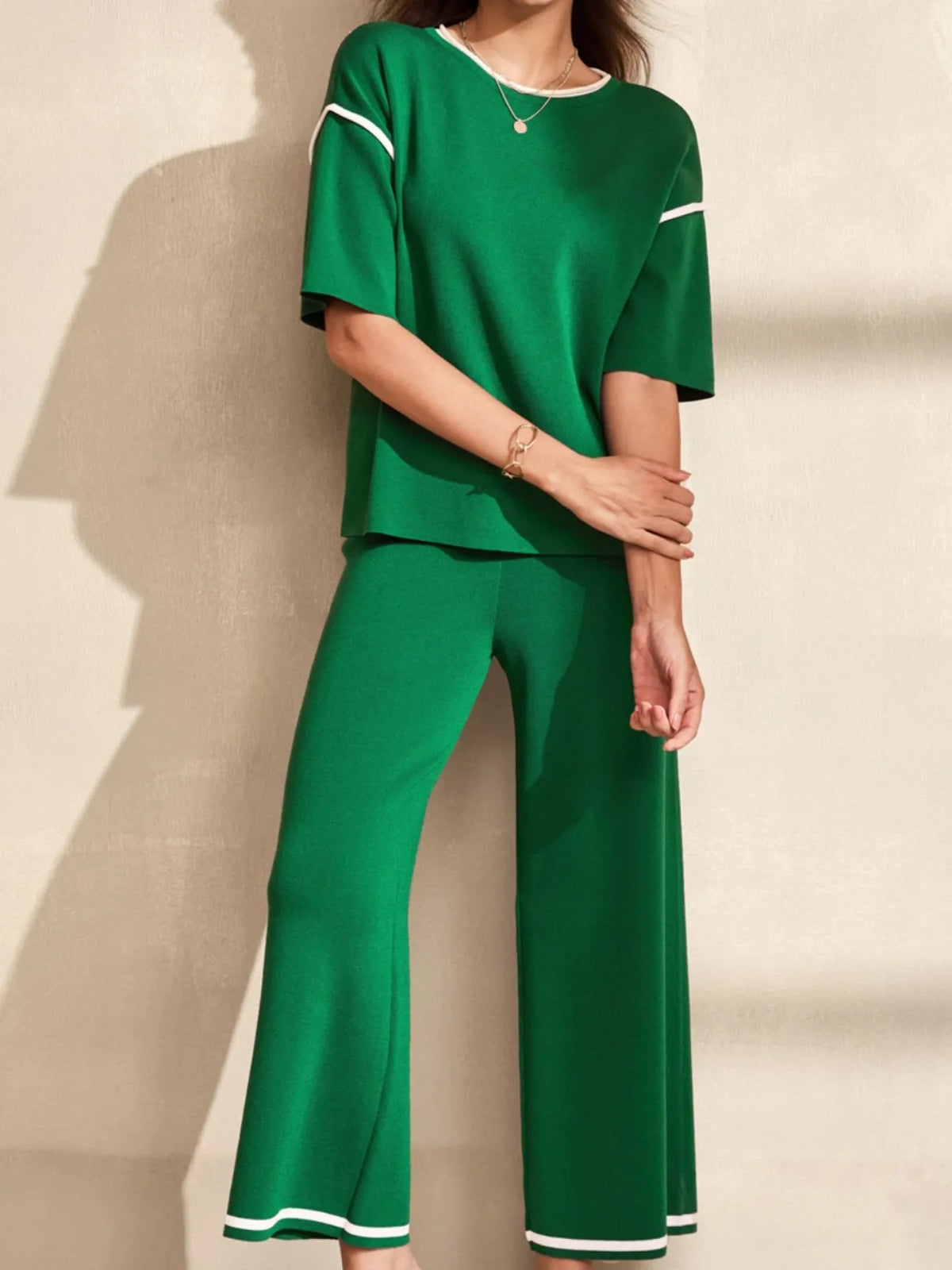 Contrast Trim T-Shirt and Drawstring Pants Set Dark Green OutfitFlow