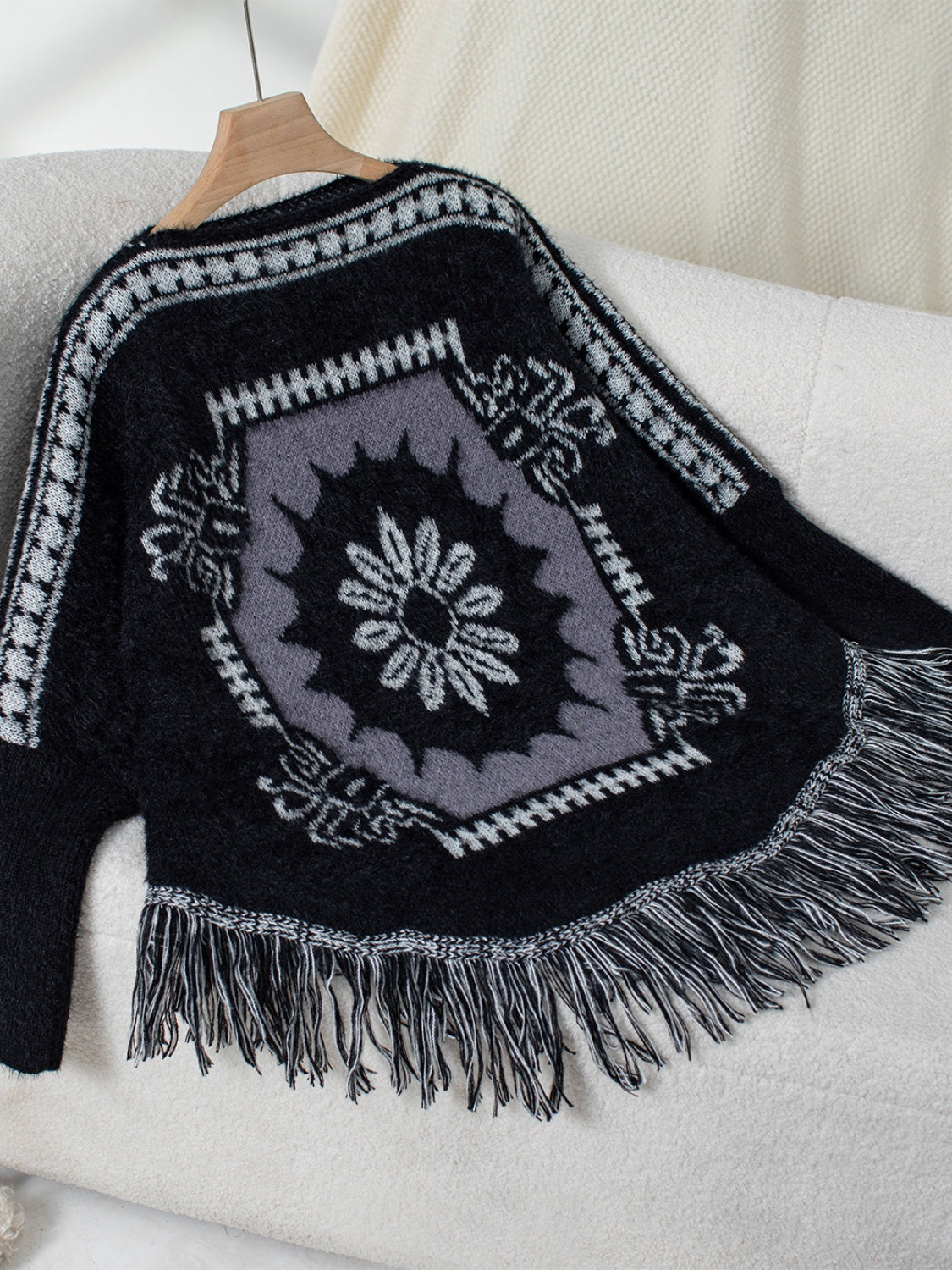 Outfit Flow - Fringe Geometric Long Sleeve Poncho