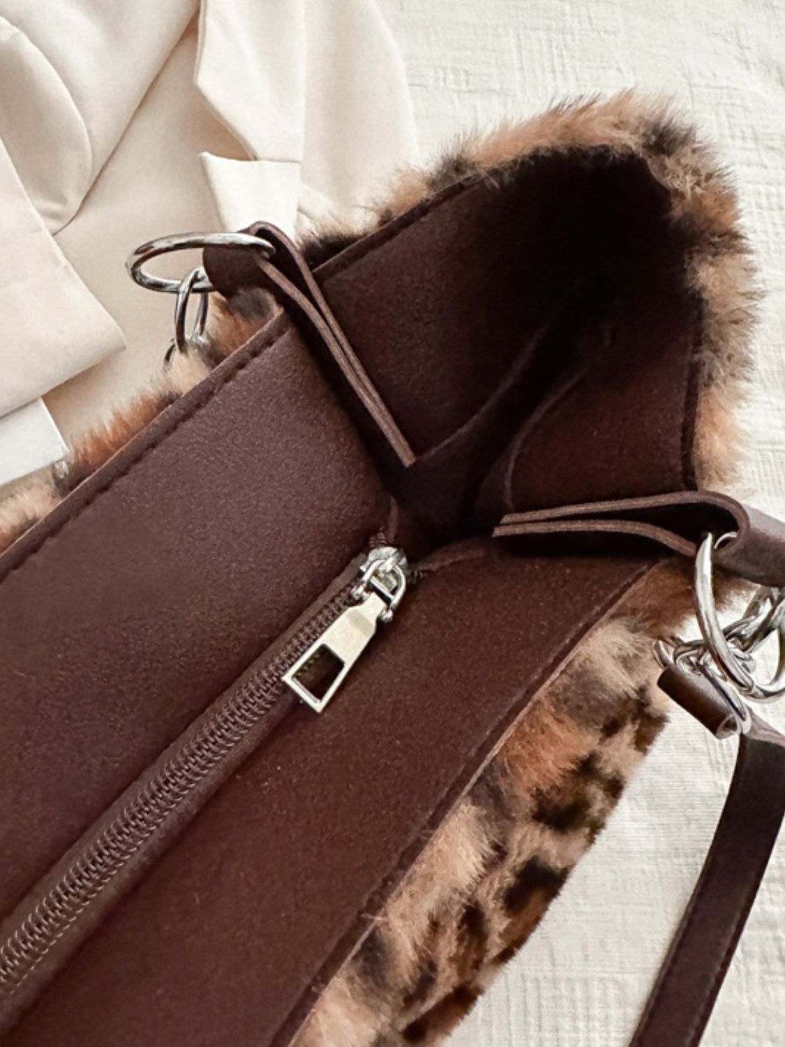 Outfit Flow - Faux Fur Leopard Shoulder Bag