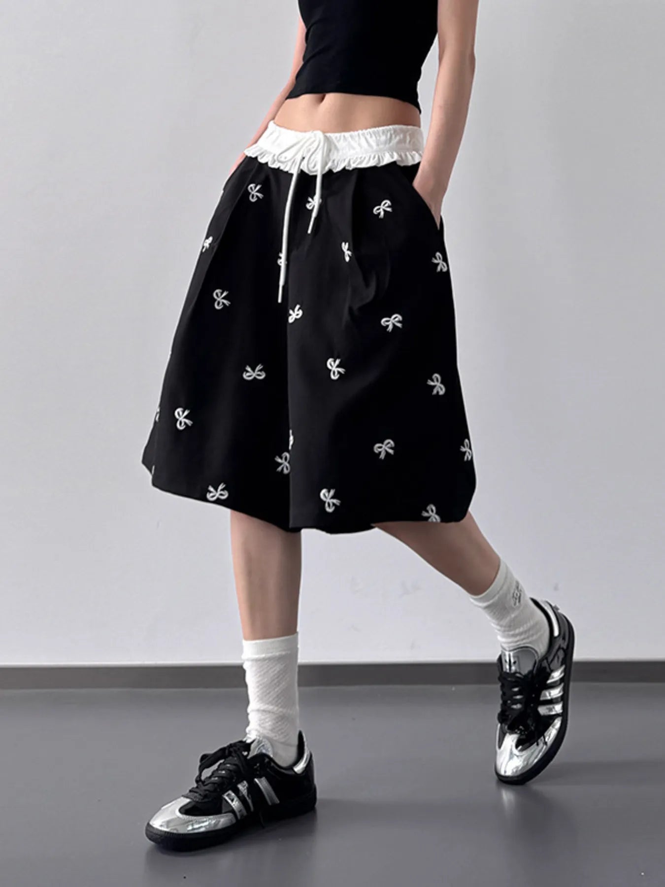 Bow Print Wide Leg Shorts with Contrast Ruffle Waistband OutfitFlow
