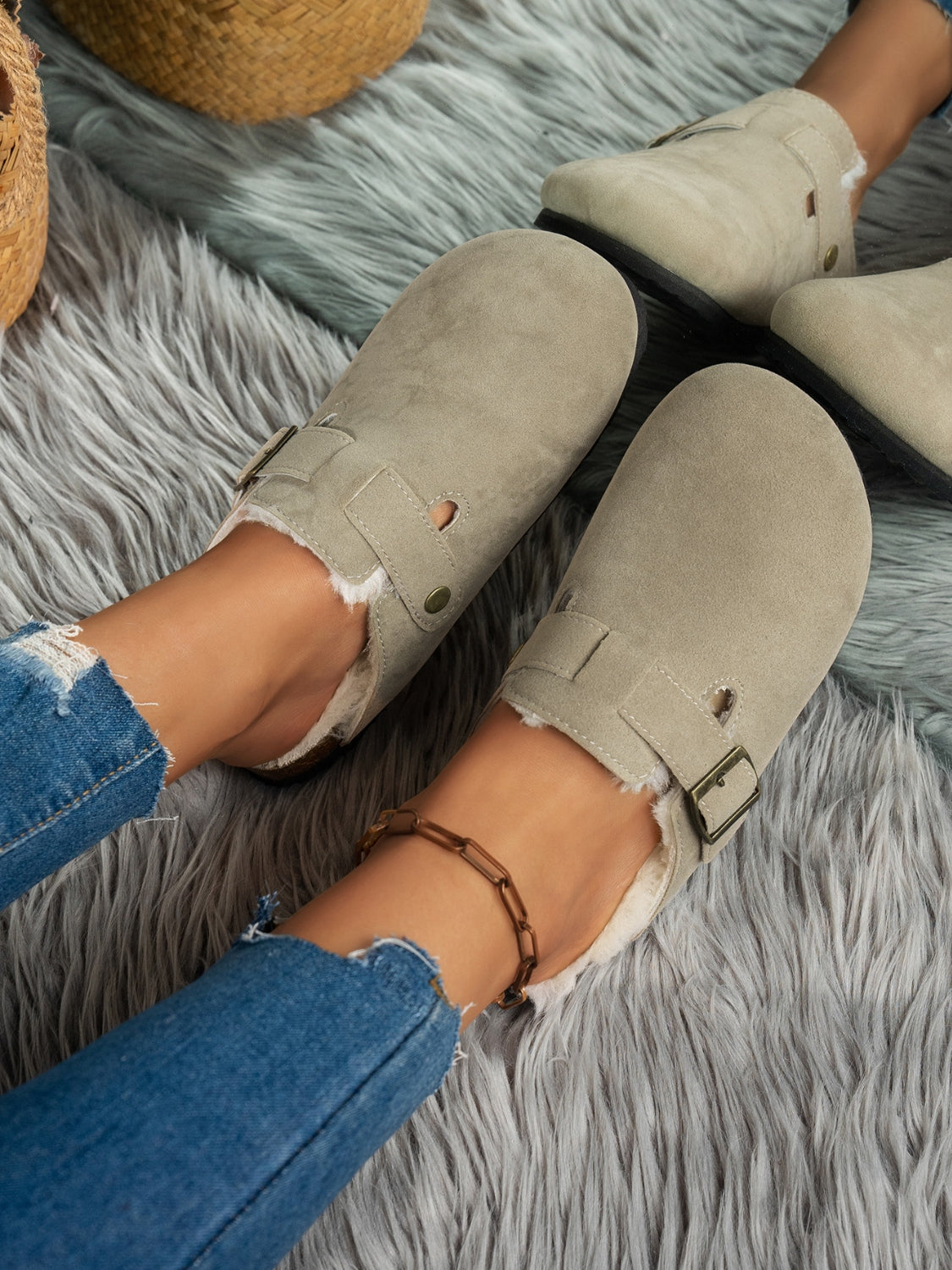 Outfit Flow - Suede Round Toe Slippers