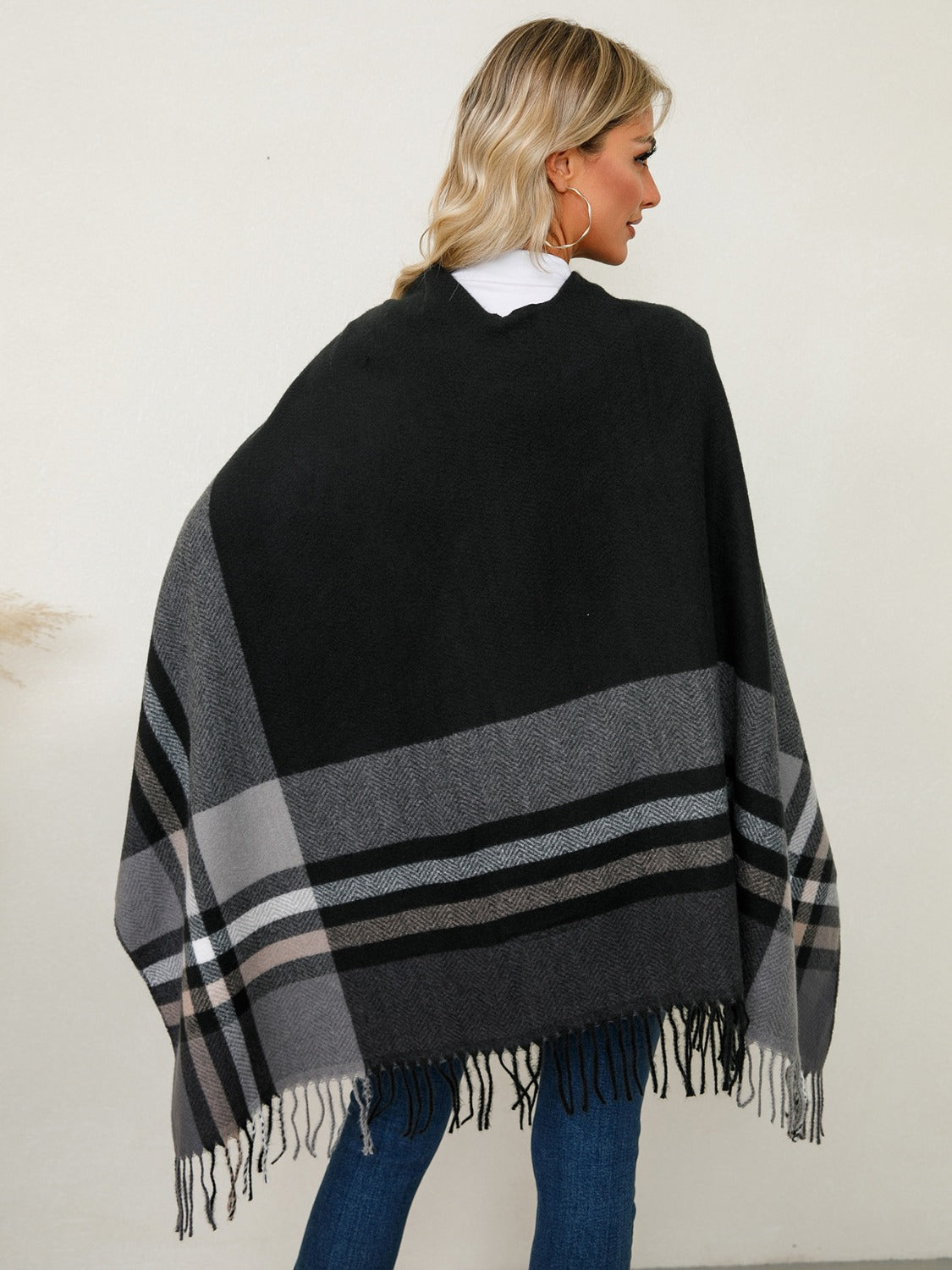 Outfit Flow - Fringe Contrast Plaid Poncho