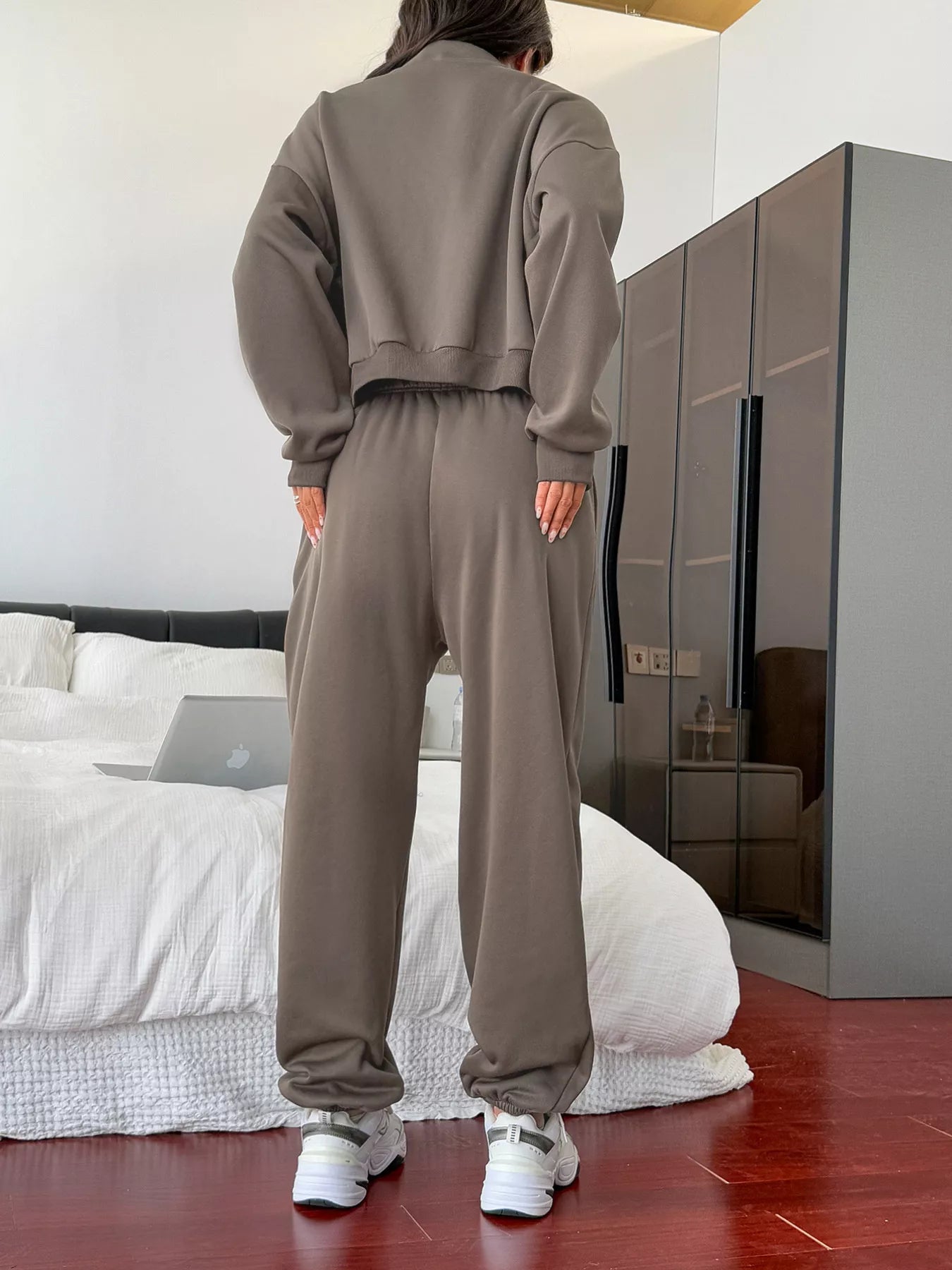 Casual Zipper Front Sweatshirt & Drawstring Pants Set OutfitFlow