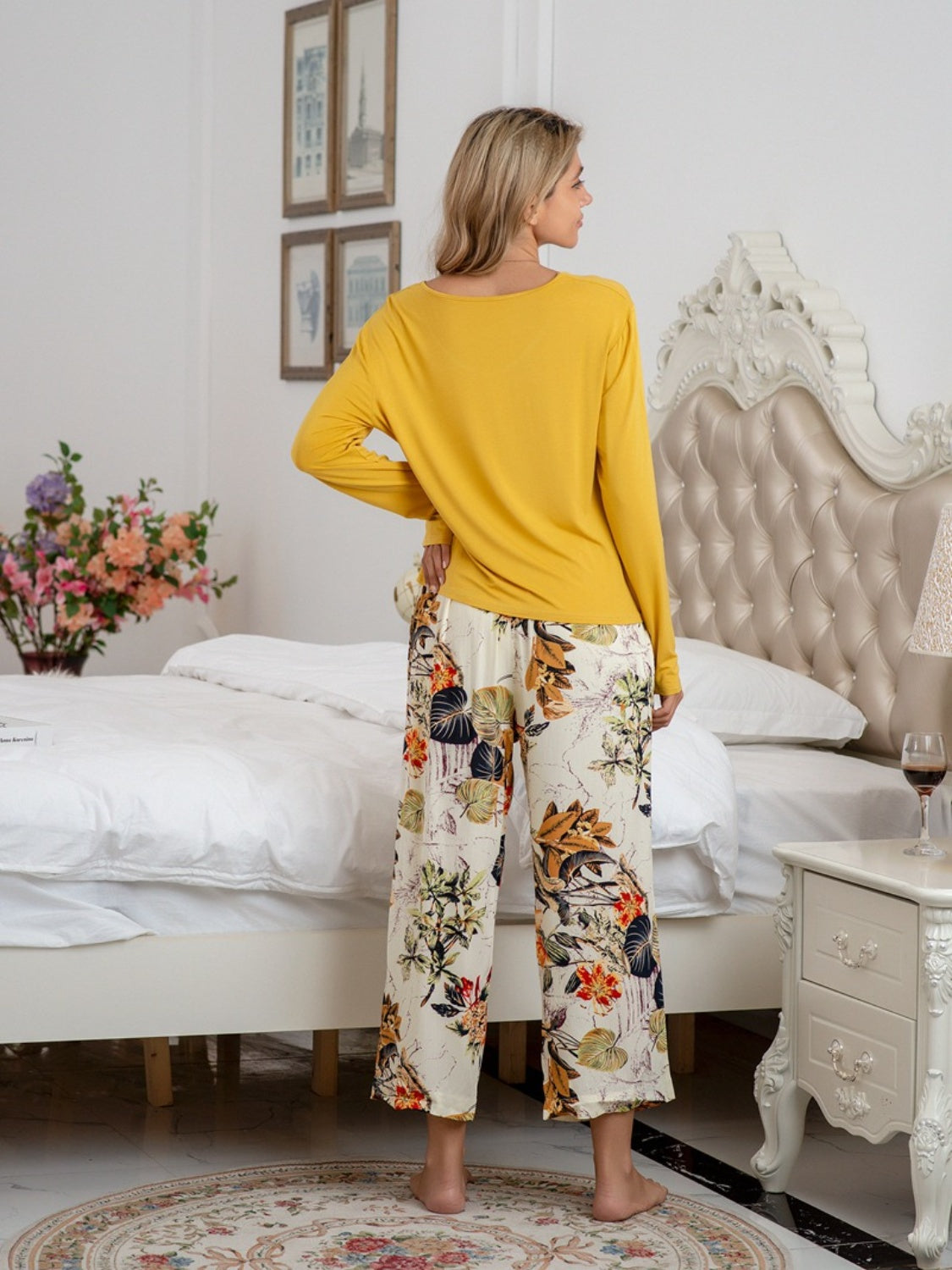 Outfit Flow - Round Neck Top and Printed Pants Lounge Set