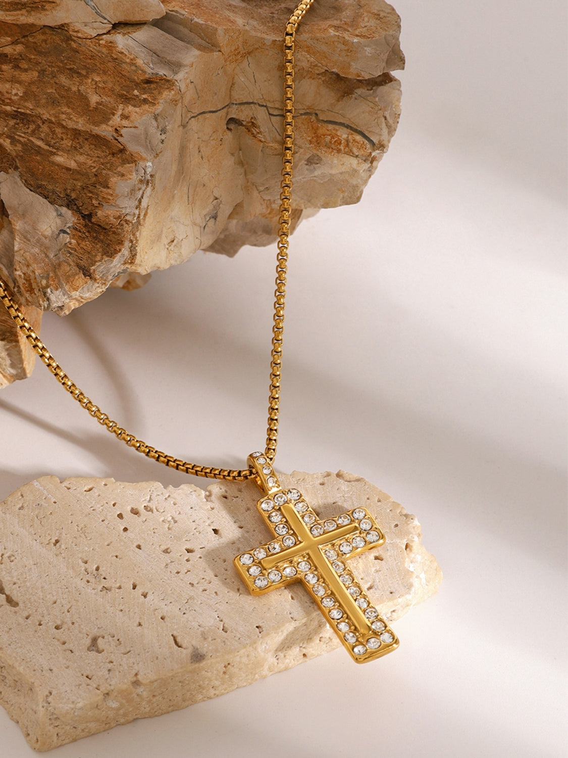 Outfit Flow - 18K Gold-Plated Inlaid Zircon Cross Necklace