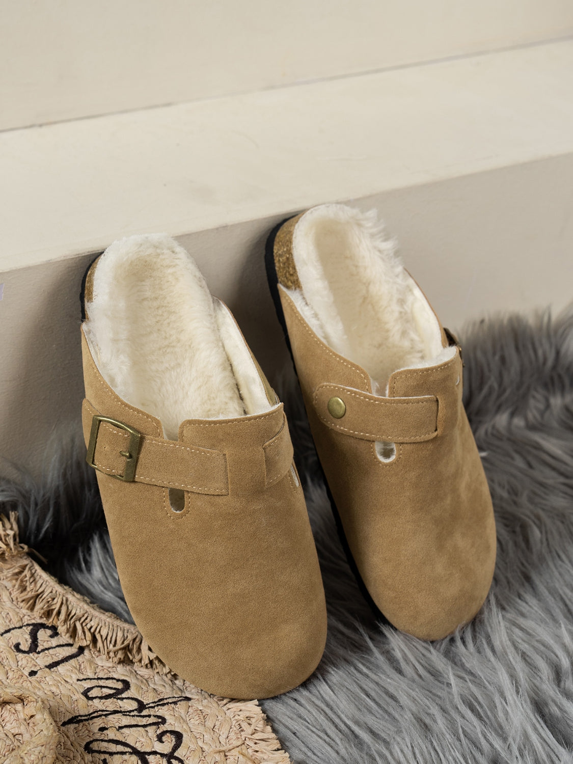 Outfit Flow - Suede Round Toe Slippers