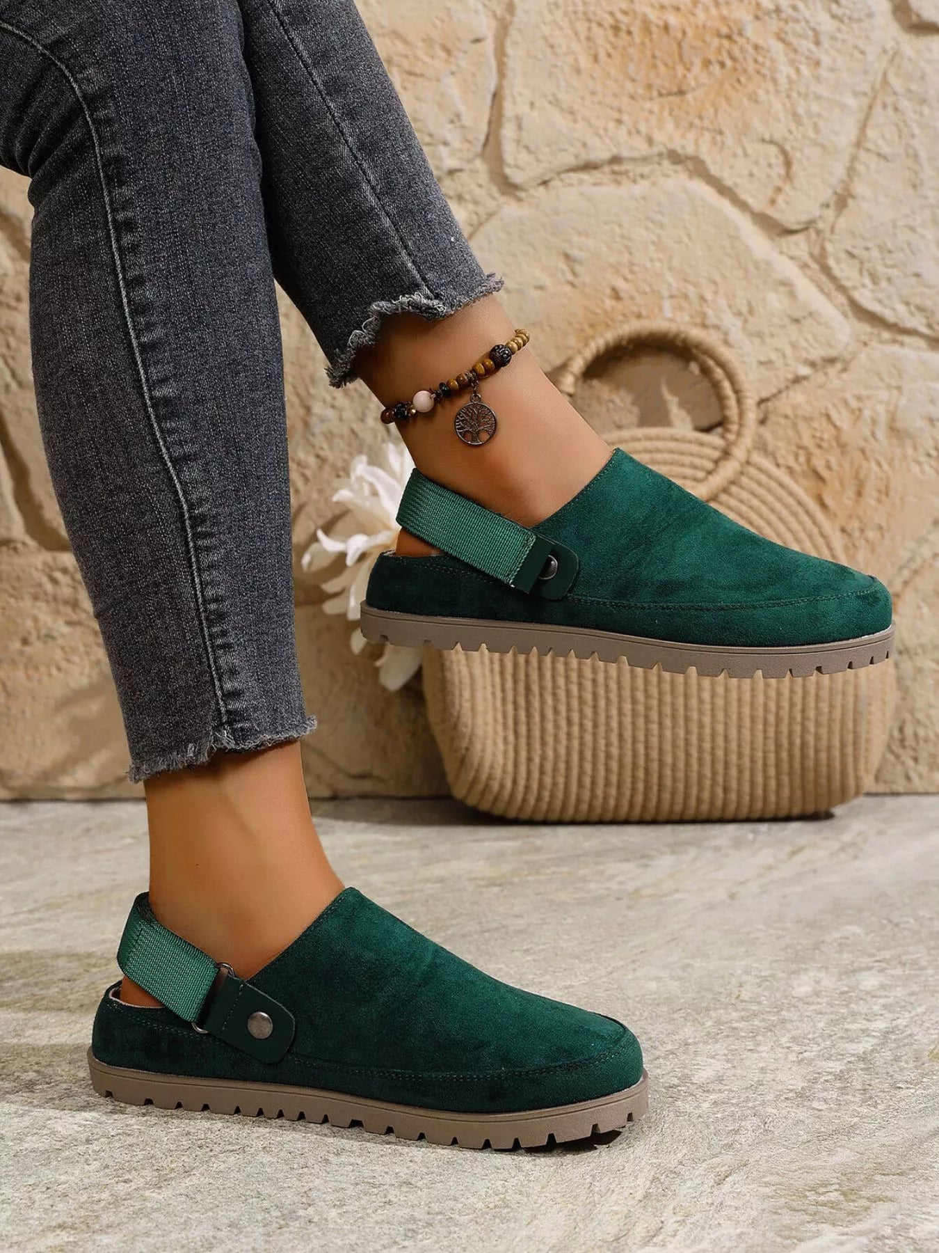 Round Toe Flats Slip-Ons OutfitFlow