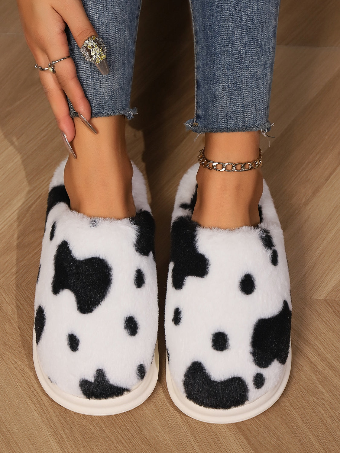 Outfit Flow - Animal Print Faux Fur Slippers