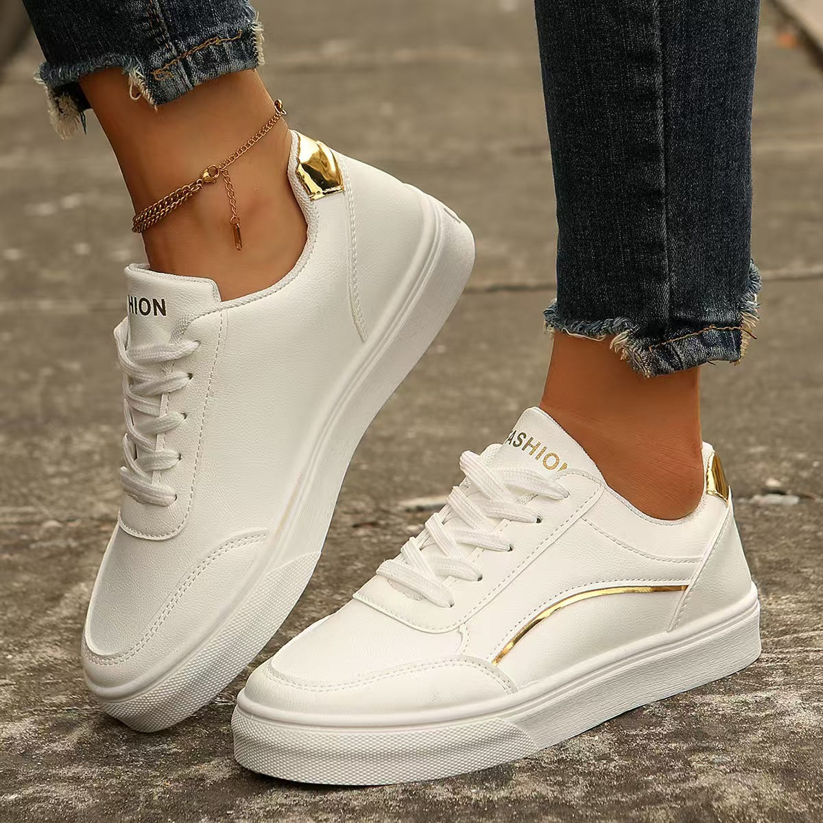 Outfit Flow - PU Leather Round Toe Flat Sneakers