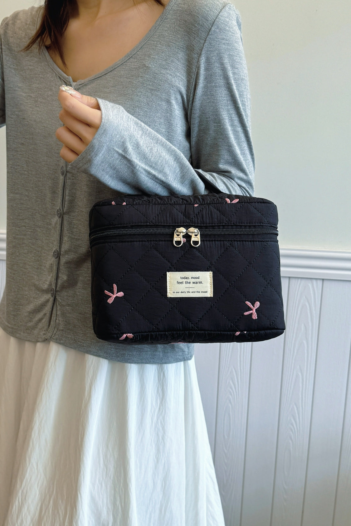 Outfit Flow - Bow Embroidered Quilted Storage Bag with Zip