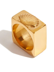Vintage Shell Pattern Gold Signet Ring OutfitFlow