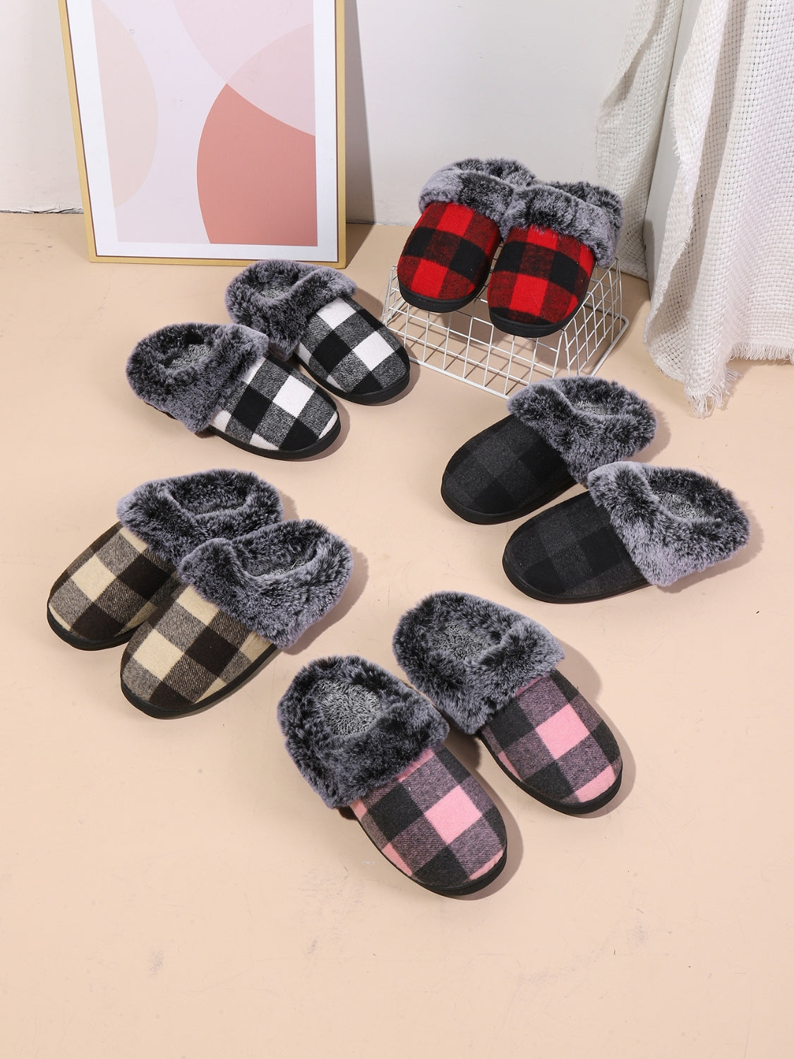 Outfit Flow - Plaid Furry Round Toe Flat Slippers