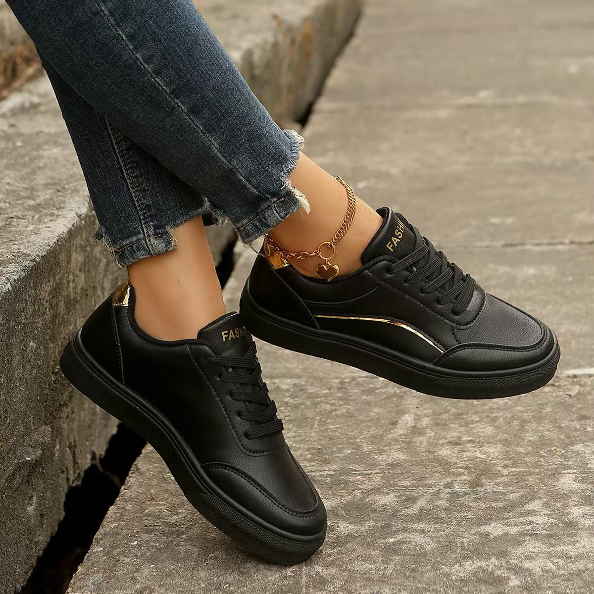 Outfit Flow - PU Leather Round Toe Flat Sneakers