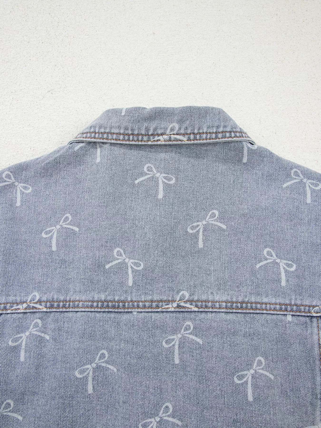 Bow Knot Print Light Wash Raw Hem Denim Jacket OutfitFlow