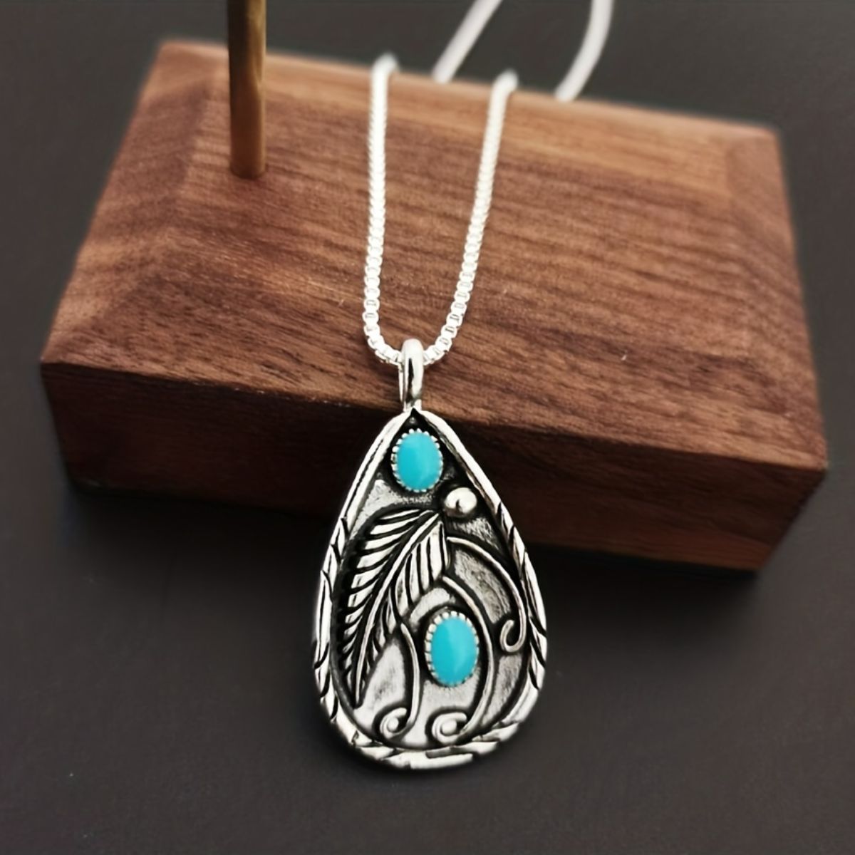 Outfit Flow - Alloy Artificial Turquoise Teardrop Pendant Necklace