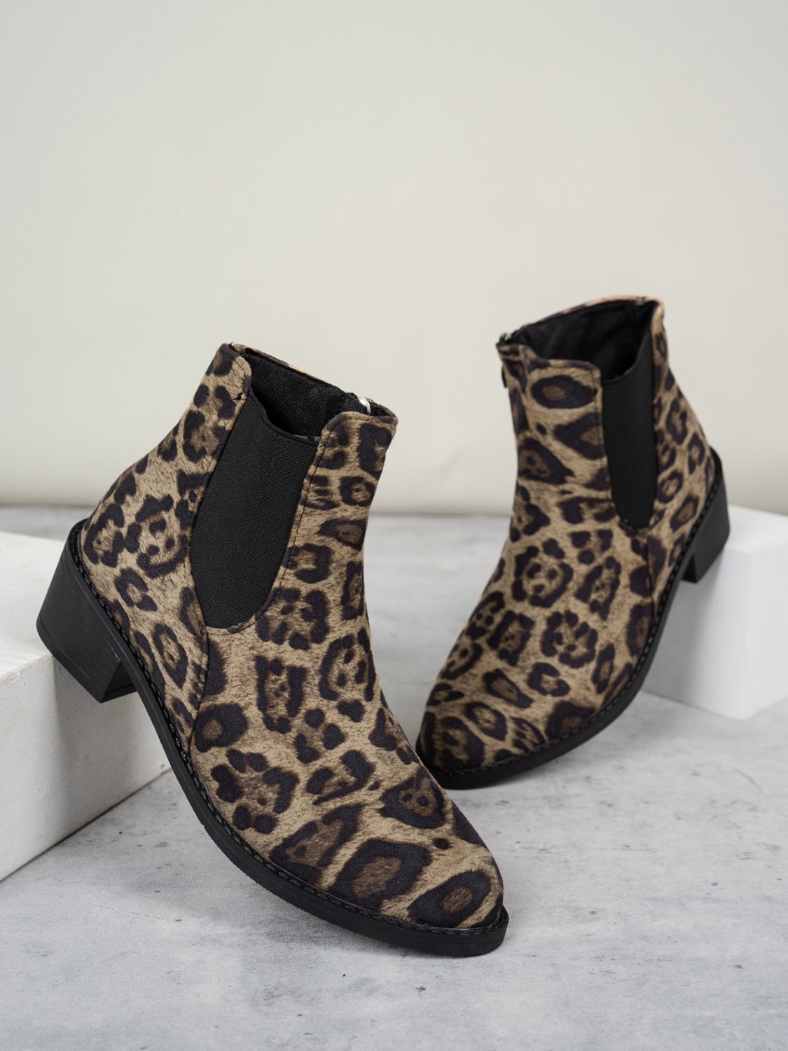 Outfit Flow - Leopard Point Toe Block Heel Boots