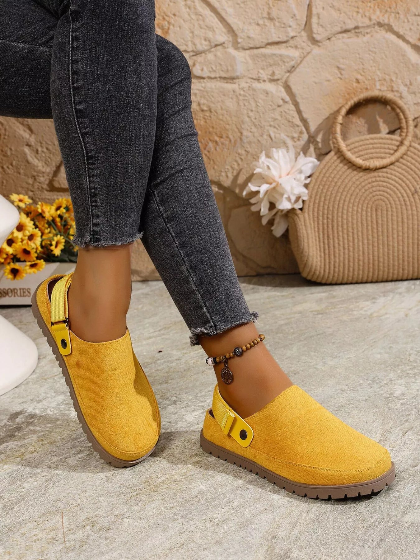 Round Toe Flats Slip-Ons OutfitFlow