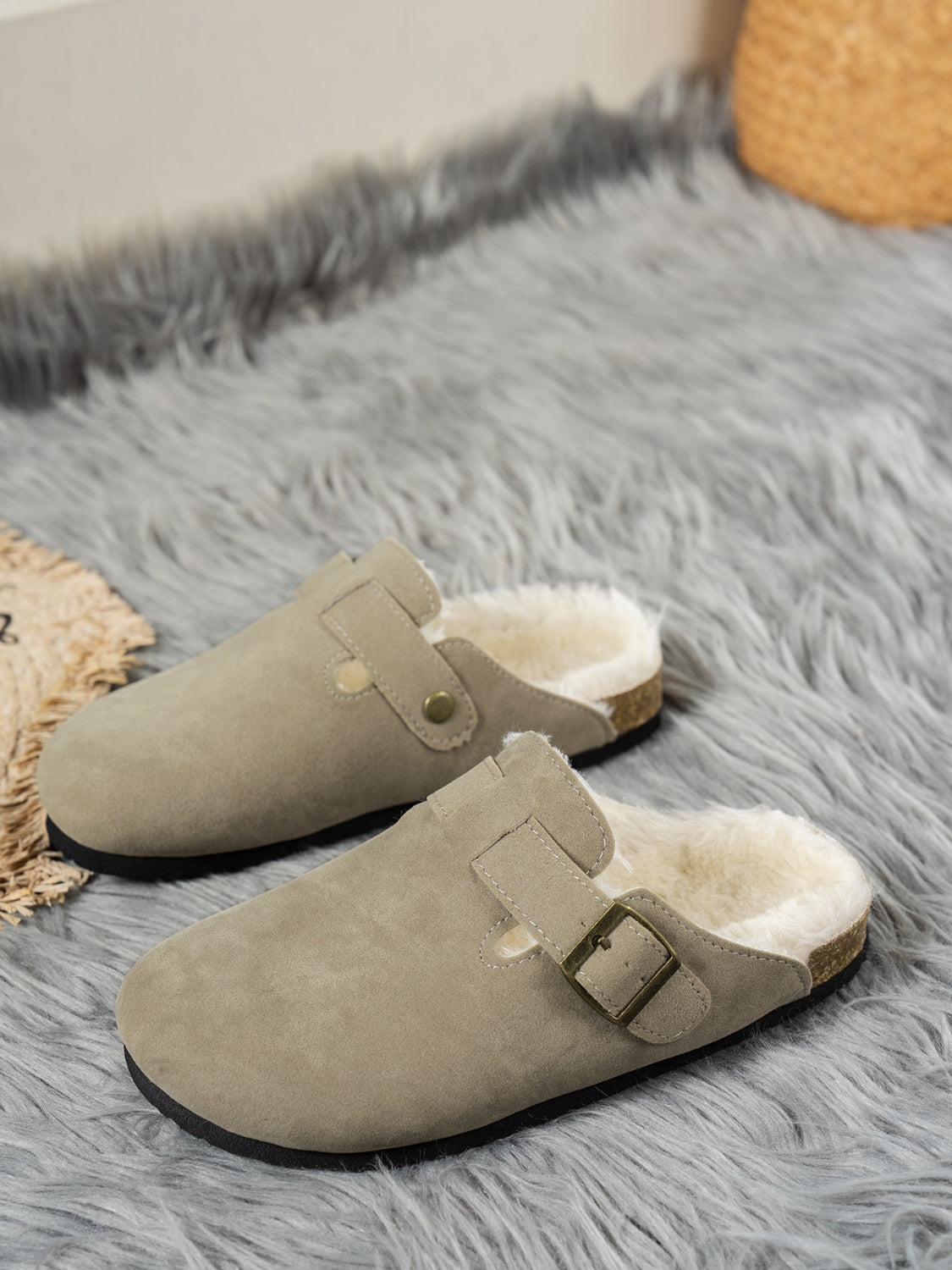 Outfit Flow - Suede Round Toe Slippers