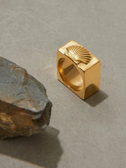 Vintage Shell Pattern Gold Signet Ring OutfitFlow