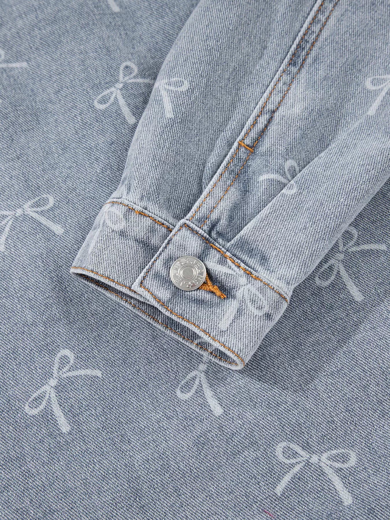 Bow Knot Print Light Wash Raw Hem Denim Jacket OutfitFlow