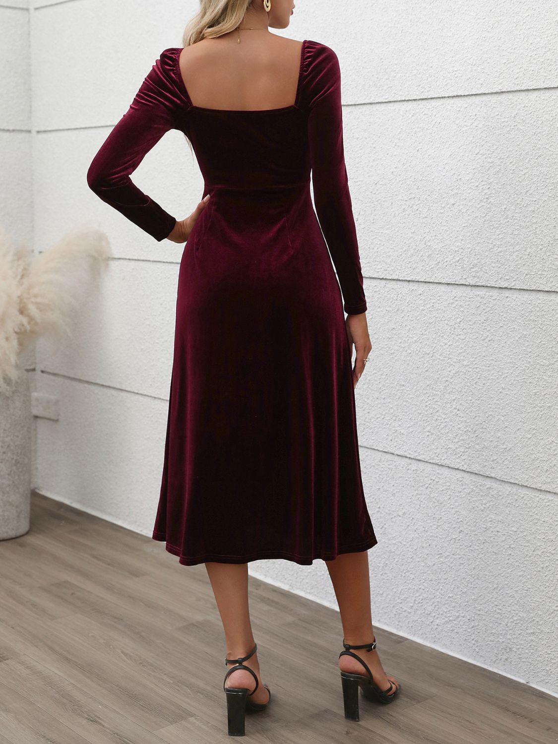 Outfit Flow - Perfee Sweetheart Neck Long Sleeve Midi Dress