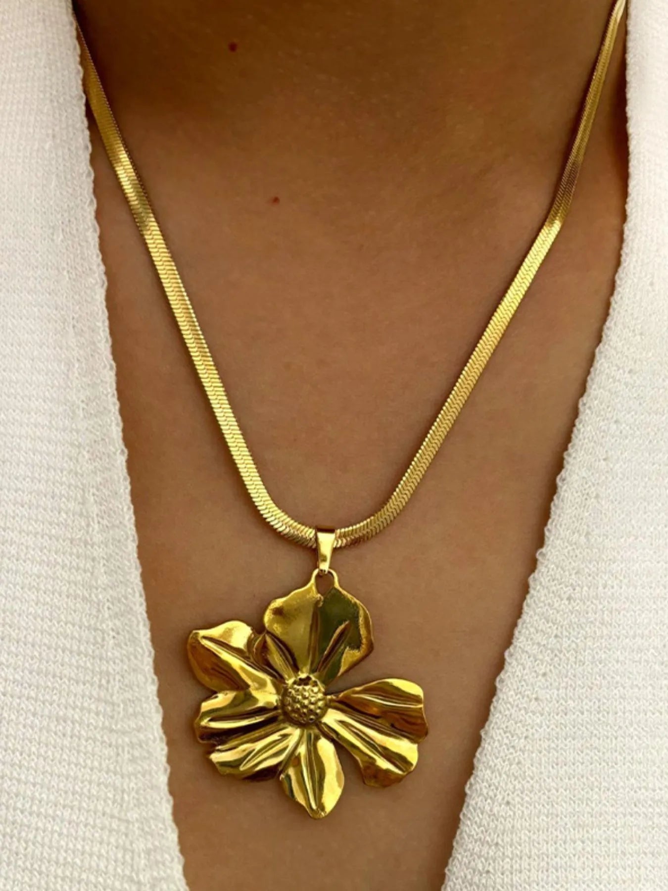 18K Gold-Plated Flower Pendant Snake Chain Necklace OutfitFlow