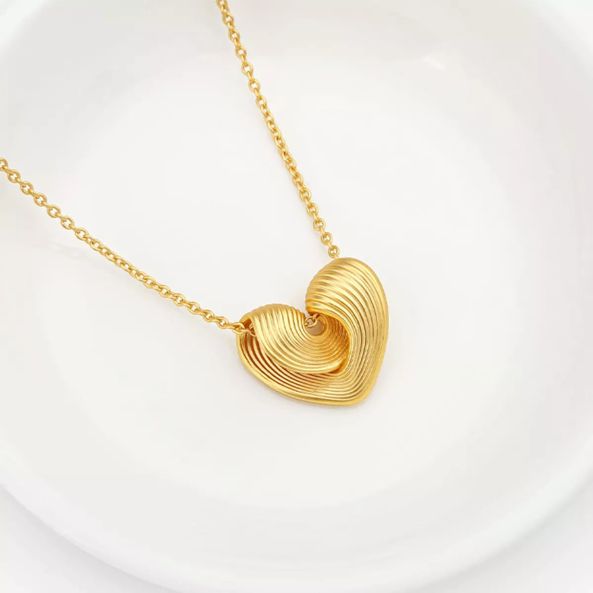 18K Gold-Plated Heart Pendant Necklace OutfitFlow