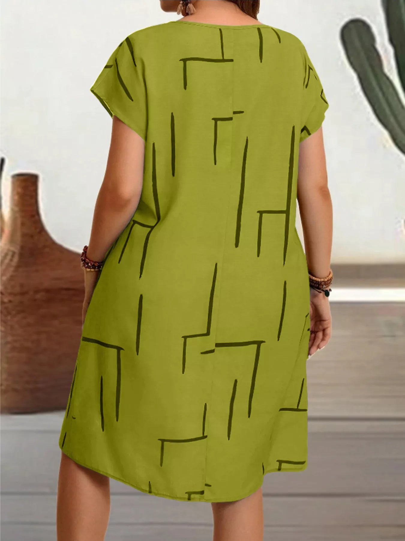 Plus Size Round Neck Short Sleeve Dress OutfitFlow