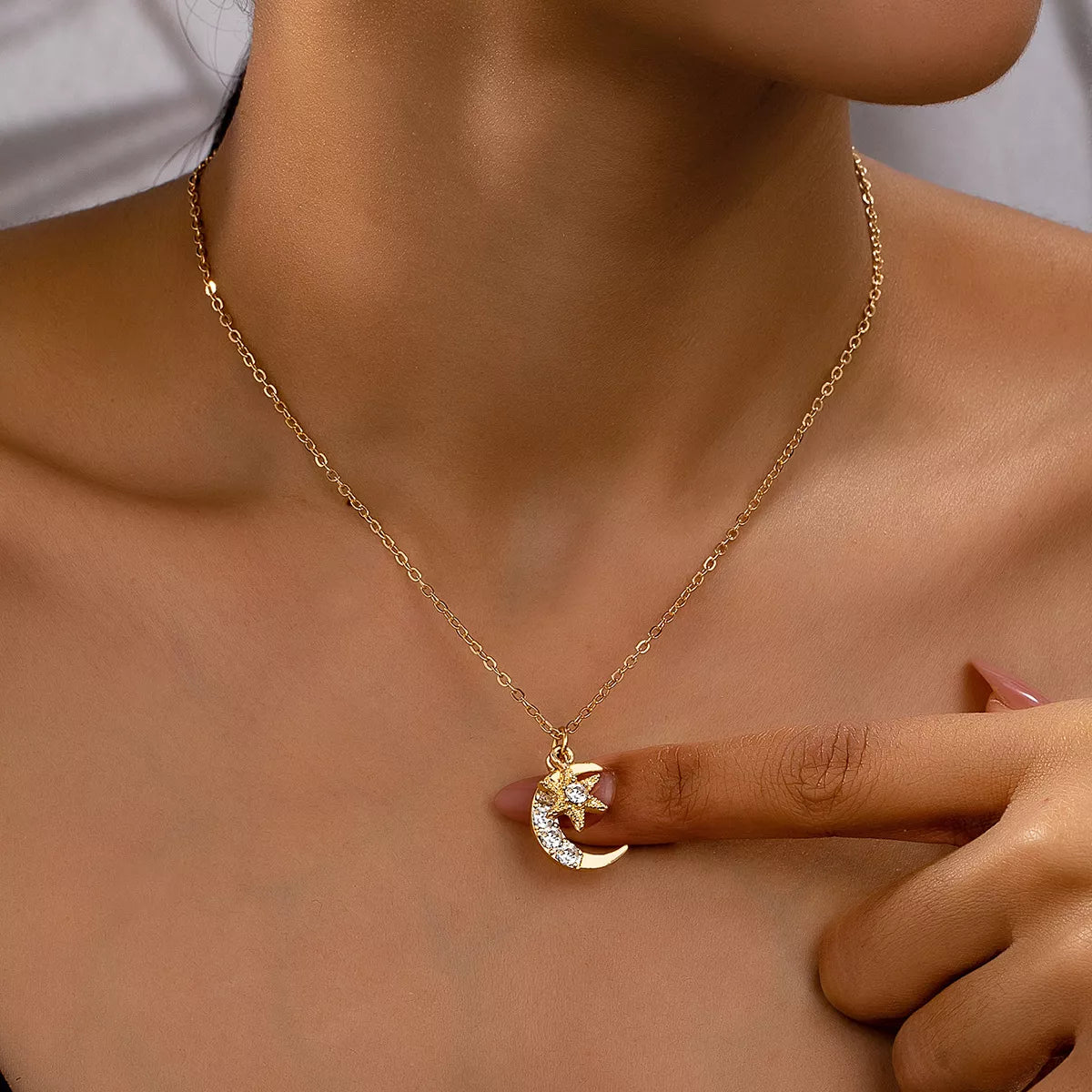 18K Gold-Plated Rhinestone Star & Moon Necklace Gold onesize OutfitFlow
